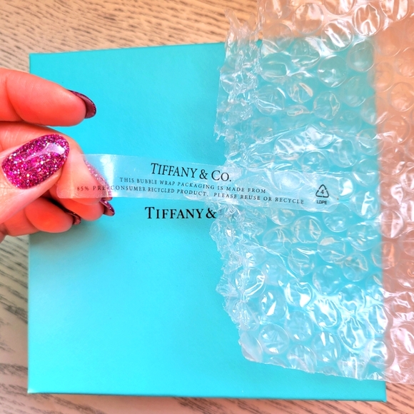 Authentic Tiffany & Co. 2019 Crystal Glass Ribbon Stripe Ball Ornament - Picture 7 of 9